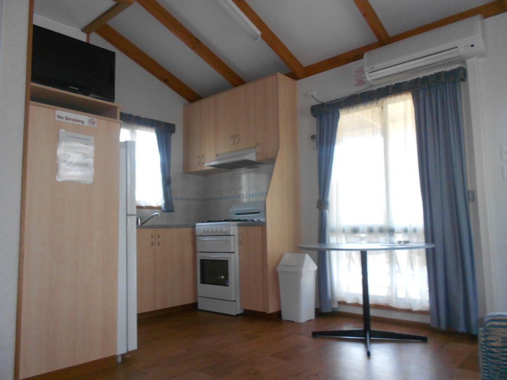 Wagga Wagga Beach Caravan Park Hotel Quarto foto