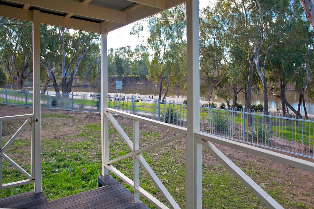 Wagga Wagga Beach Caravan Park Hotel Exterior foto